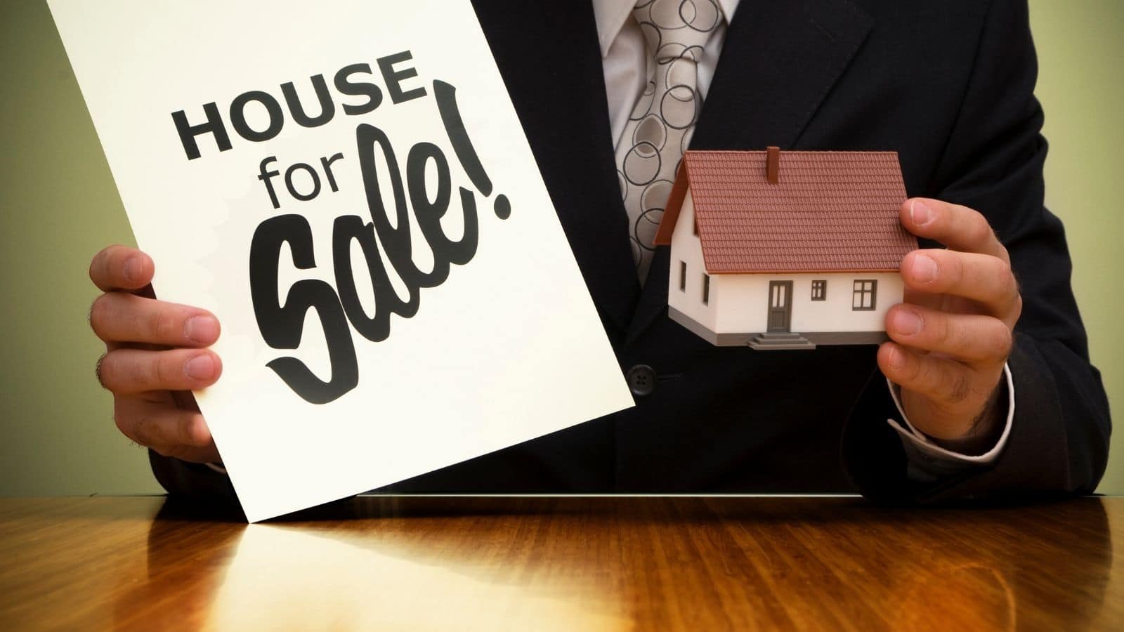 Choosing the Right Real Estate Agent to Sell Your House